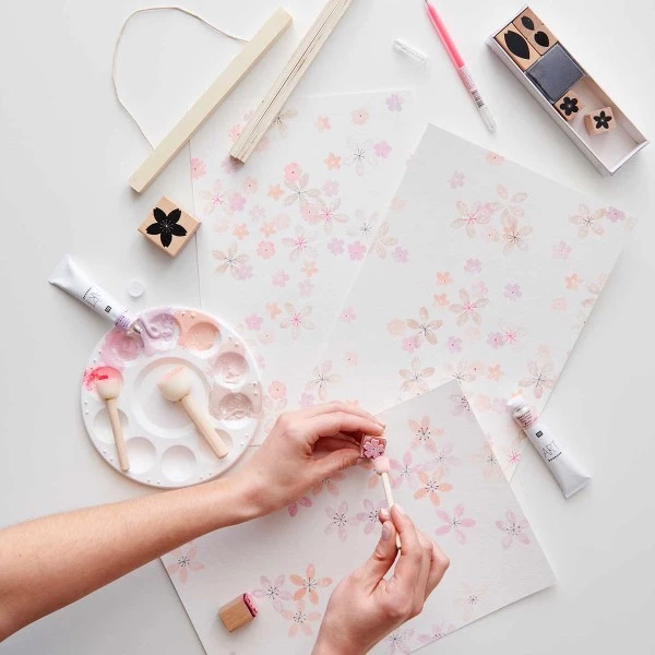 Sortie ⌛ Rico Design Tampon Bois Tampons En Bois Sakura - Fleurs De Cerisier - 8 Tampons + 1 Encreur 🔥 3 Sortie ⌛ Rico Design Tampon Bois Tampons En Bois Sakura - Fleurs De Cerisier - 8 Tampons + 1 Encreur 🔥 – Image 3