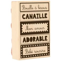 Vente flash ✨ Artemio Tampon Bois Collection Mes Jolies Comptines - Bouille à Bisous - 8,7 X 5,8 Cm 🔔